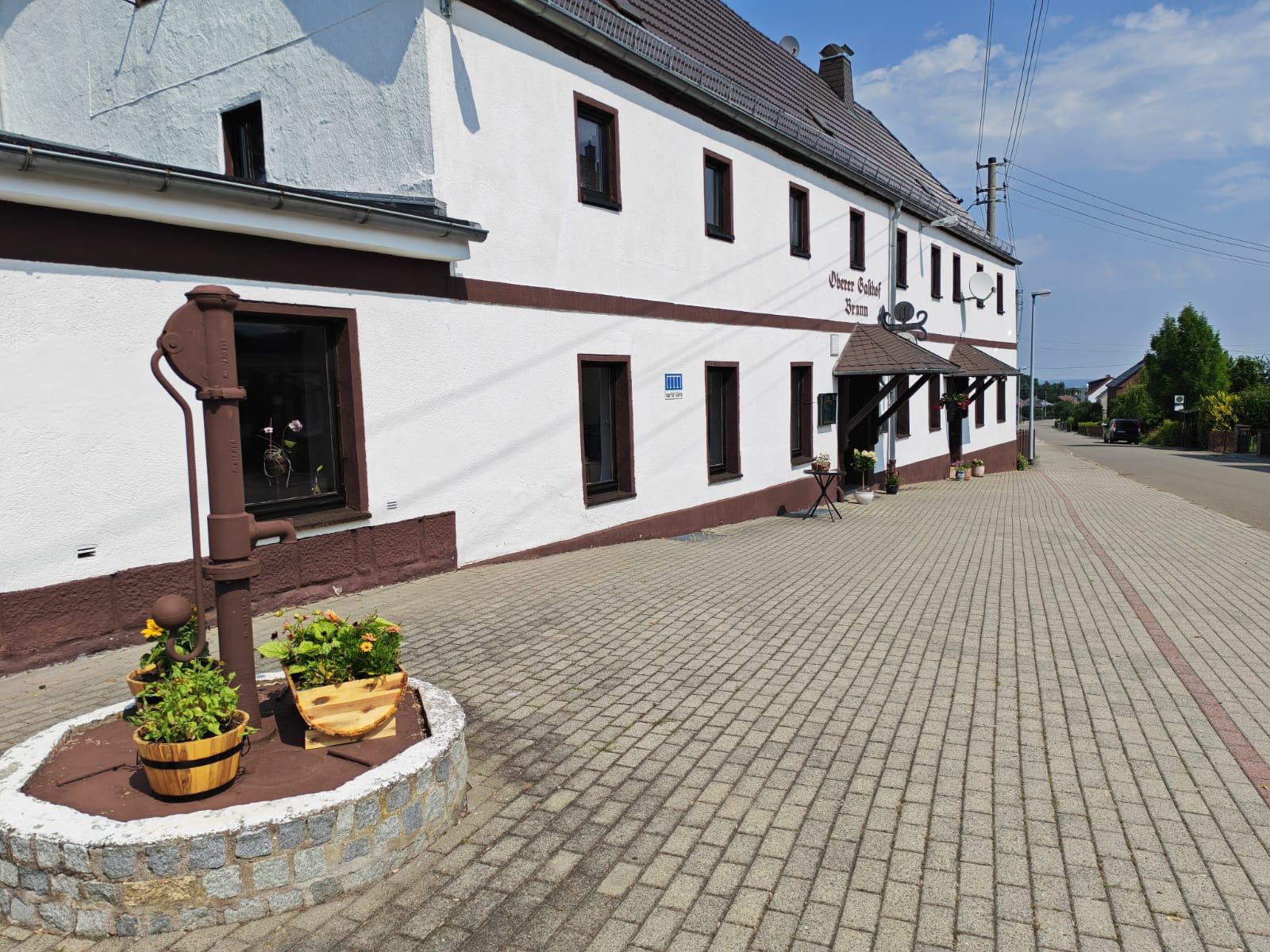 Der alte Brunnen vor dem Gasthof